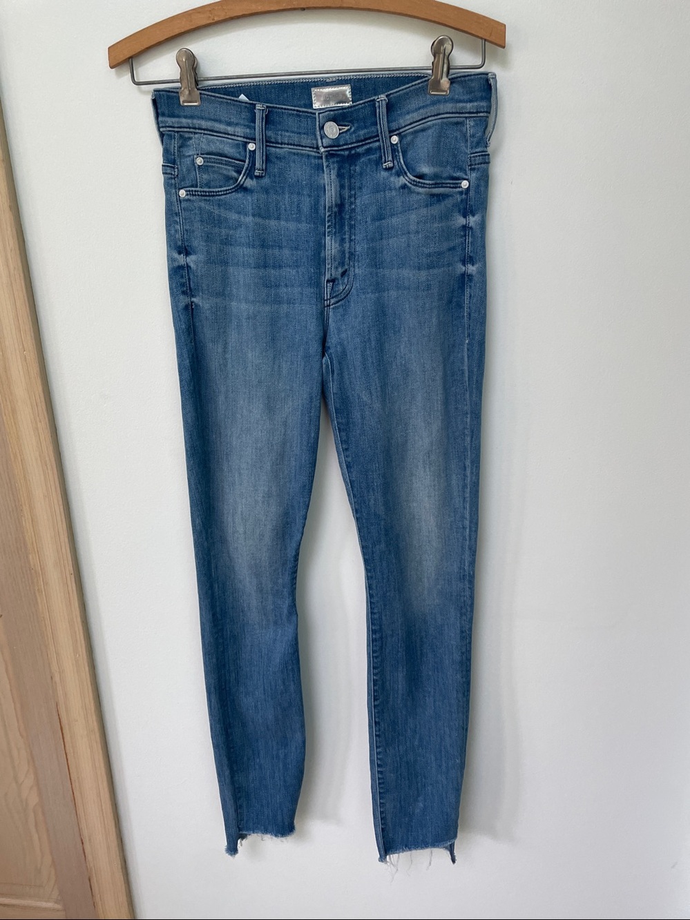 MOTHER jeans 25 Stunner Zip Ankle Step Fray